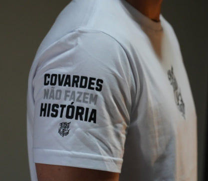 Camiseta Branca - Covardes não fazem história